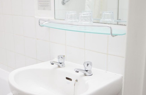 Woburn Hotel | The Bell Hotel Woburn By Greene King Inns