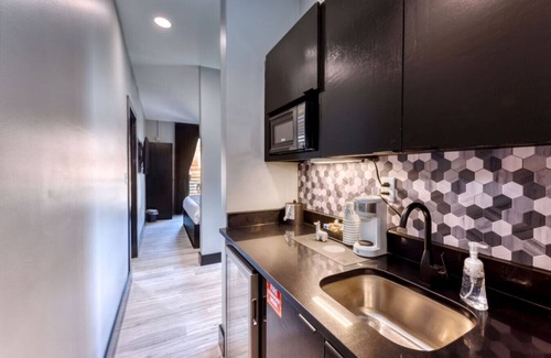 Biloxi Hotel | The Bella's Sneaker Dreamzzz Suite, Sleeps 2, Private Balcony