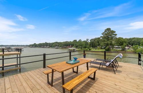 Gun Barrel City House | The Benjamin I - 2022 Built Luxury Retreat with Backyard Paradise with Hot Tub Outdoor Movie Screen Dock & Boat Rental