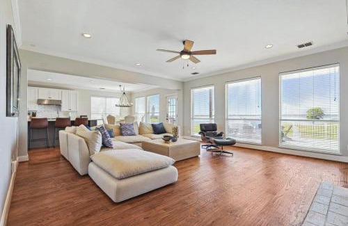 Rockwall House | The Best of Lakeside Living - Luxury at its Finest