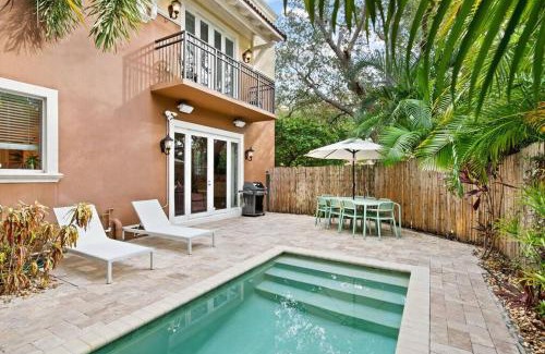Lake Ridge House | The Betty A Glam Getaway in Fort Lauderdale