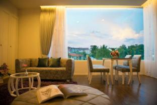 Nai Mueang Hotel | The Beverly Hills Hotel