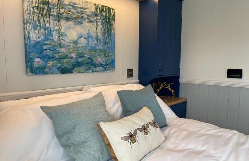 Burford Apartment | The Bibury - Westwell Downs Shepherd Huts