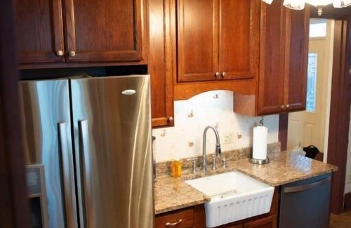 Mercer House | "The Big Brickhouse" - Entire House Rental