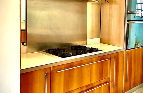 Roucas-Blanc Apartment | The big VENTILATED blue (Corniche Roucas Blanc beach)
