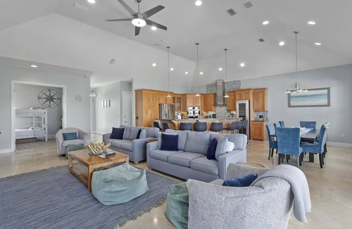 Villa Segunda House | The Big Yellow Beach House | Gulf Views, Private Pool - Sleeps 19