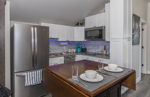 Frederick Apartment | The Bird House of Frederick with Open Space & Lake Views!