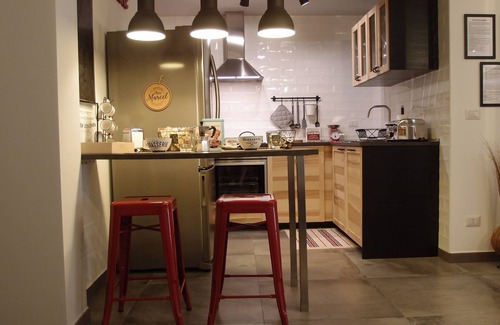 Valenzano Apartment | The black dog house: All NEW retro & industrial apartment close to Bari
