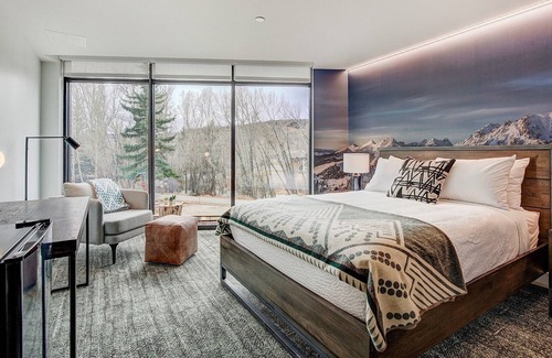 Silverthorne Hotel | The Block Hotel & Commons