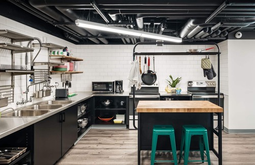 Silverthorne Hotel | The Block Hotel & Commons