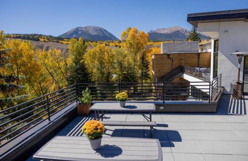 Silverthorne Hotel | The Block Hotel & Commons