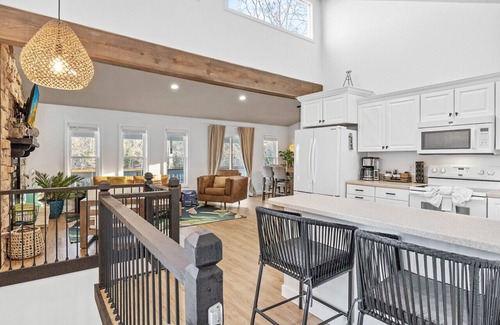 Linn Creek House | The Blue Bungalow! - Private Dock, Kayaks, & More!