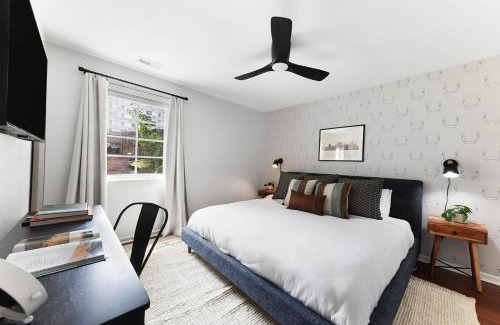 Edgehill Apartment | The Blue Bungalow - 4 beds And 7 Mins To Broadway!