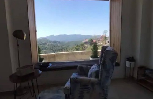 Barog House | The Blue Door - Luxurious home with a Sunset View