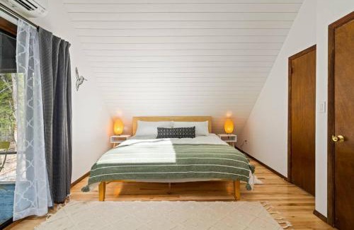 East Stroudsburg Ski Chalet | The Blue Forest Chalet - Kayak, Hike, Hot Tub
