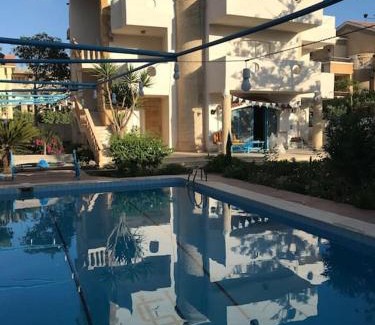 Al-'Amriyah Villa | The blue Getaway family villa with XXL pool and AC