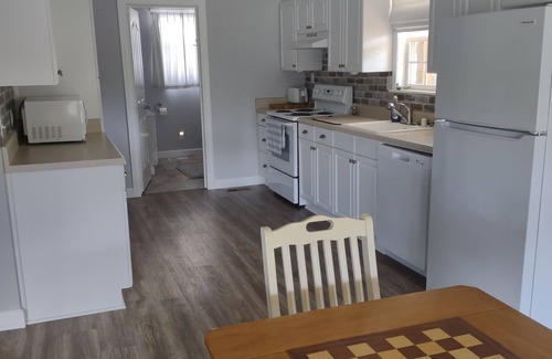 Kelso Cottage | The Blue Heron - Lake Side Chalet