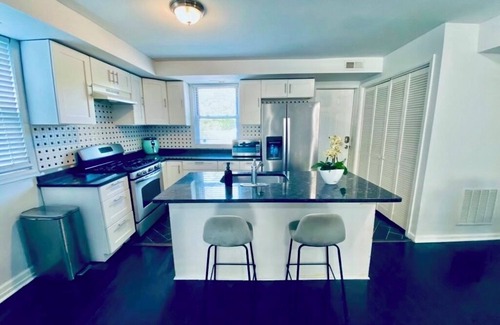Deanwood House | The Blue House 3-bedroom house in DC