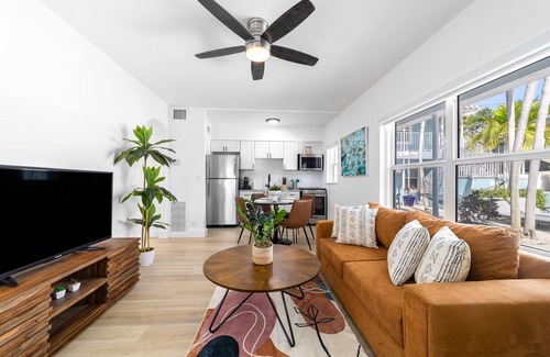Coral Ridge Apartment | The Blue Parrot