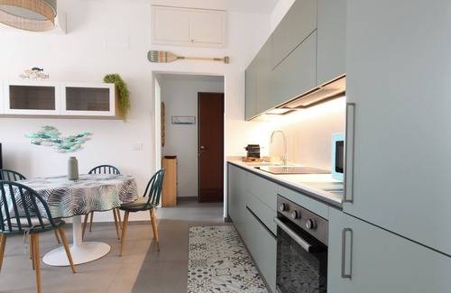 Varazze Apartment | The blue window