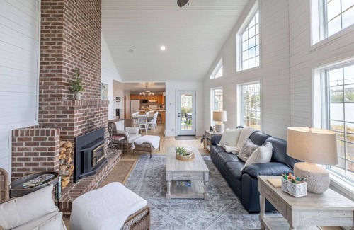 Brigus Junction Cottage | The Bluebird Cottage | Lake Front | 4Bdrms