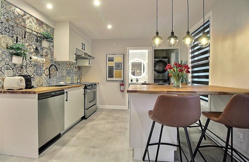 La Cite-Limoilou Apartment | The Bluenose