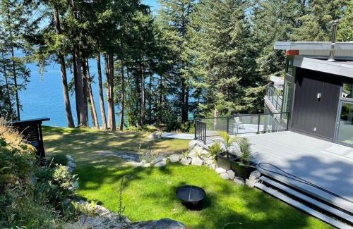 Bowen Island Villa | The Bluewater Retreat