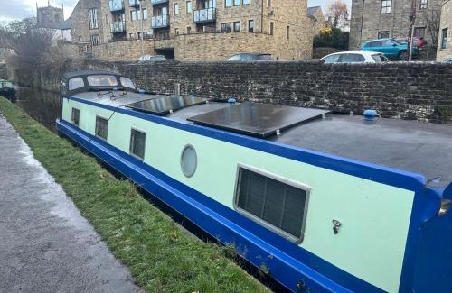 Skipton Boat Rental | The Boat