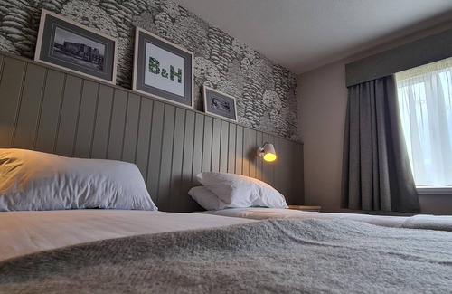 Oldham Hotel | The Boat & Horses Inn