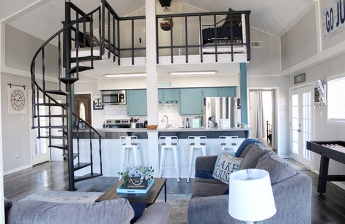 Cape Royale House | The Boat House at Cape Royale - Lake Livingston - Pet Friendly