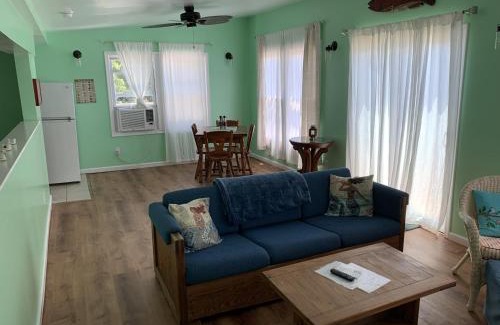 Willoughby Spit House | The Boat House - Water Front, WiFi, Pet Friendly home