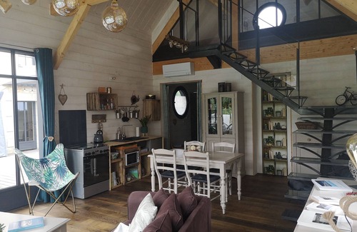 Le Thoureil Villa | The Bois des Roses cabin