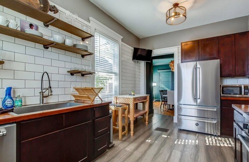 Bonnycastle House | The Bonnycastle Massive 6BR New Orleans Themed Speakeasy, Bourbon Game Room & Hot Tub & Playground