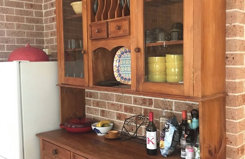 Balgowlah Villa | The Book Nook - 2 b/rm 80’s hideaway near Manly & easy Sydney access