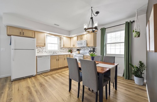 Bloomington Condo | The Bougie Bloomington - Charming 2-bedroom condo in Bloomington