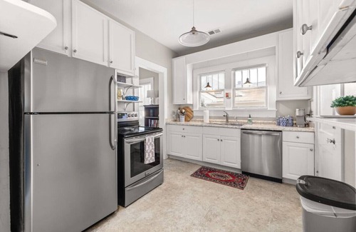 Gainesville House | The Boulevard: Close to Gainesville Square & NGHS