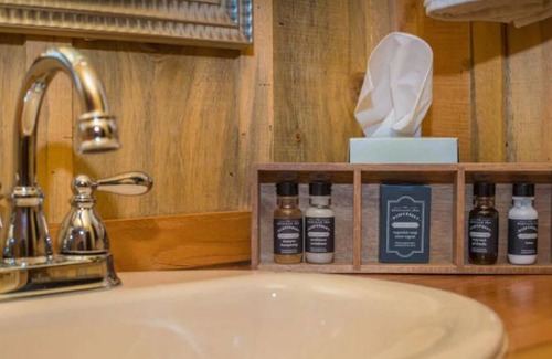 Zion National Park East Entrance Cabin | The Boundary Cabin 6