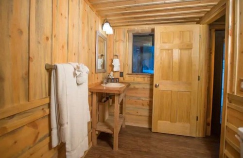 Zion National Park East Entrance Cabin | The Boundary Cabin 6