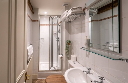 Almondsbury Hotel | The Bowl Inn