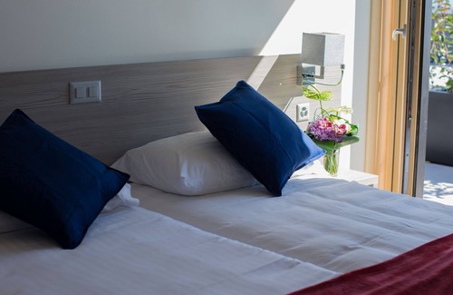 Signy-Avenex Hotel | The Bowling Hotel