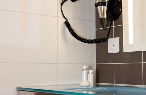 Signy-Avenex Hotel | The Bowling Hotel