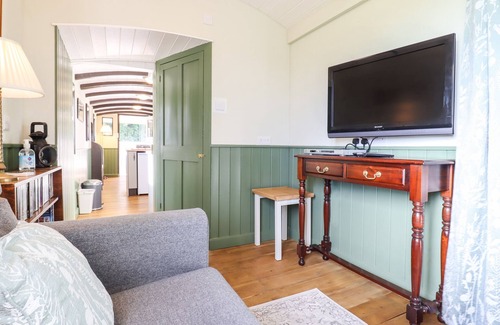 Pattiswick Cottage | THE BRAKE WAGON AT HIGH BARN HERITAGE, romantic in Halstead