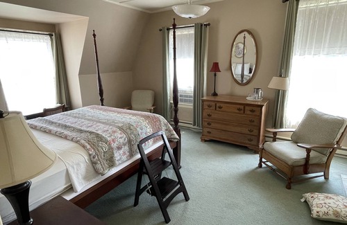 Brandon House | The Brandon Inn - Fourth Floor Queen Room