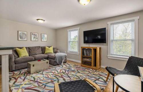 Munjoy Hill Apartment | The Brew House - 2nd Floor Private Apartment