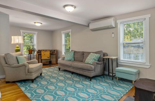 Munjoy Hill Apartment | The Brew House - 2nd Floor Private Apartment