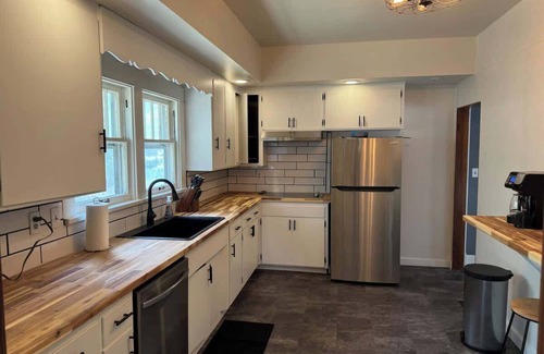 Sidney House | The Brewery House-Best Location!