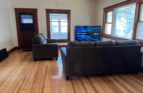 Sidney House | The Brewery House-Best Location!