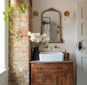 Livingston House | The Brick House Mansion in downtown Livingston