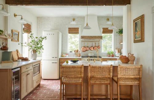Livingston House | The Brick House Mansion in downtown Livingston