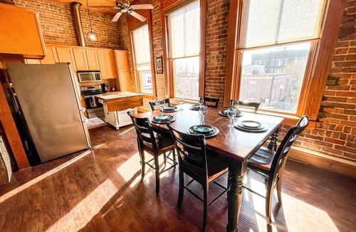 Nacogdoches Condo | The Brick Street Suite, high ceilings, historic brick street location